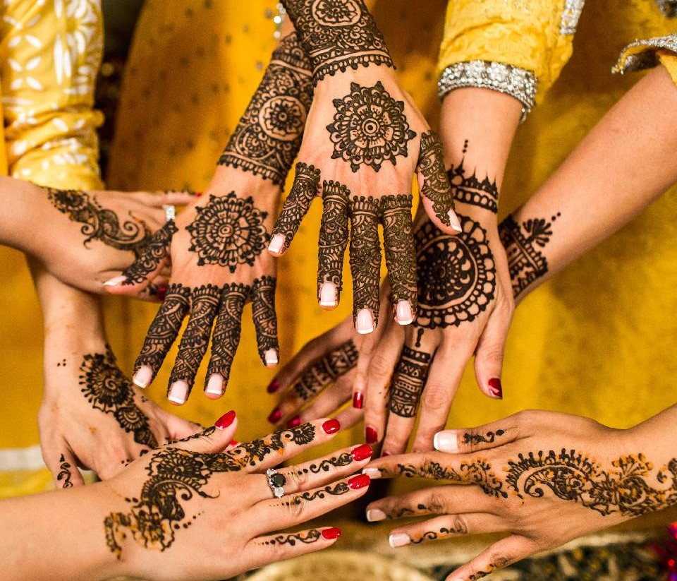 hennaed hands India 2